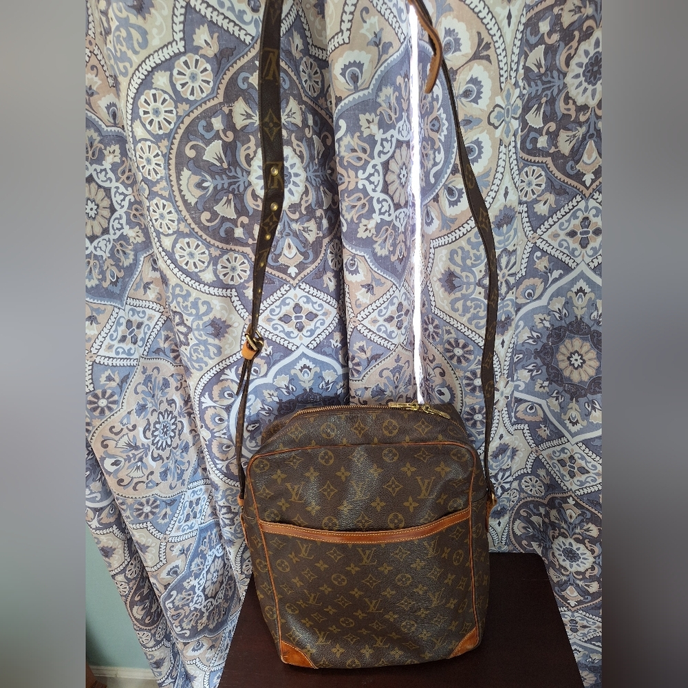 Louis Vuitton Danube with Monogram Strap - Picture 15 of 15